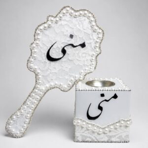 طقم مرآة ومبخرة مزخرفة باللؤلؤ والدانتيل الأبيض – تصميم فاخر باسم مخصص.