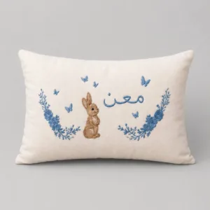 وسادة استقبال مواليد مطرزة بالاسم بتصميم أرنب وزهور زرقاء