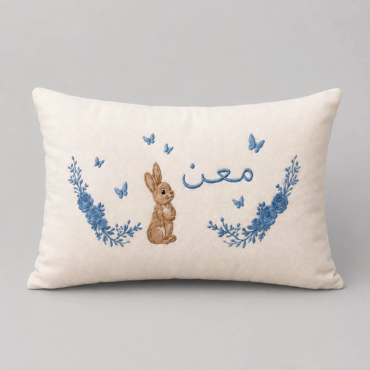وسادة استقبال مواليد مطرزة بالاسم بتصميم أرنب وزهور زرقاء وسادة استقبال مواليد مطرزة بالاسم بتصميم أرنب وزهور زرقاء